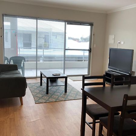 Apartment In Queens Park Perth Exterior foto